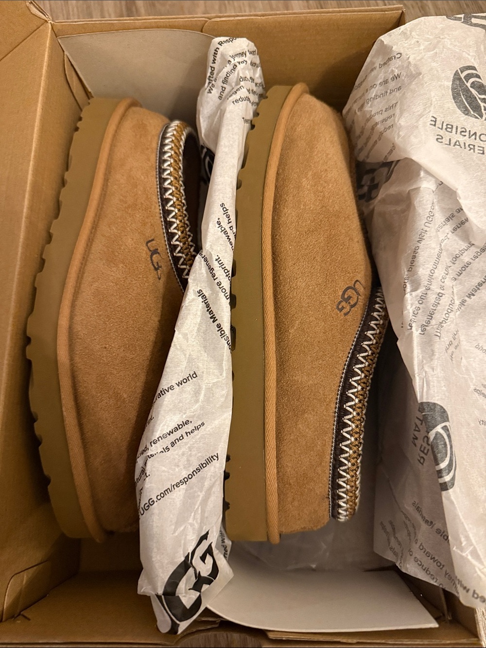 UGG Tasman Men’s Suede Shearling Slippers size 10 in men’s (11.5 in women’s)